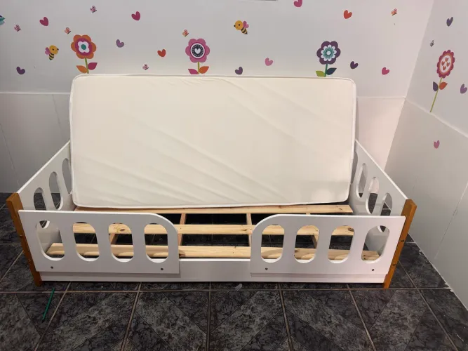 Cama montessoriana Infantil