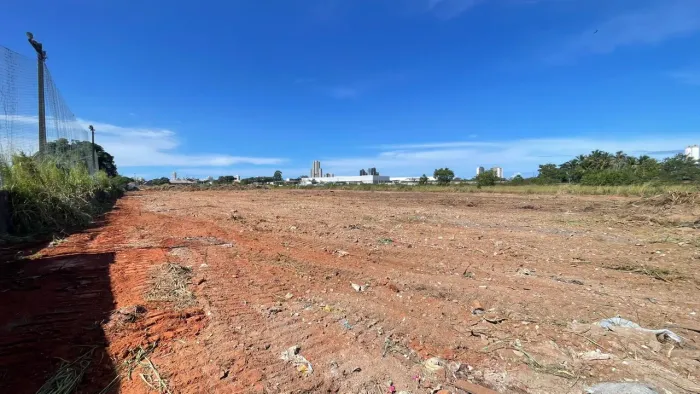 Área comercial e industrial, frente Rodovia Darly Santos.