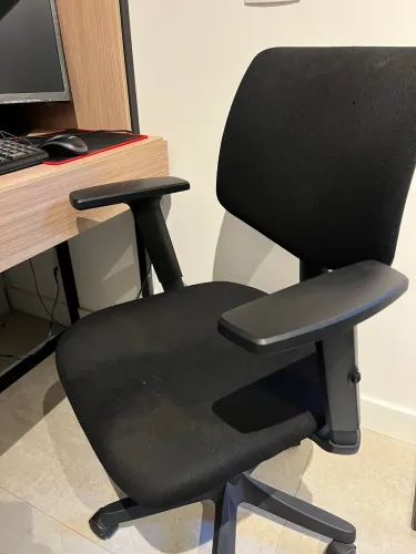 Vendo cadeira ergonômica preta
