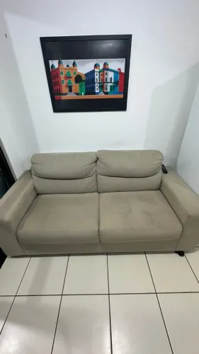 Sofá 3 lugares Herval 196cm em suede bege - confortável e conservado
