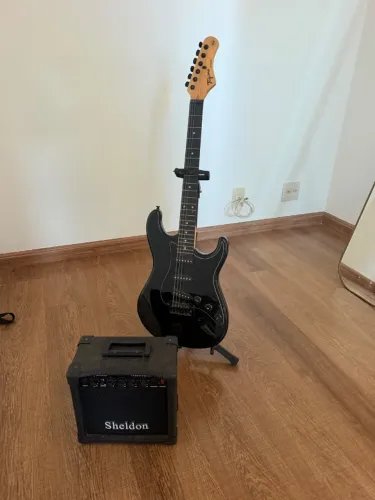 Guitarra, amplificador e suporte a venda