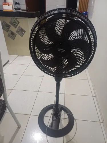 Vendo ventilador para tirar pecas, o mesmo so esta com problema de embuchamento