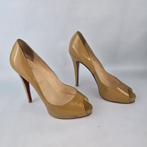Sapato feminino scarpin nude envernizado salto agulha 38 Christian Loubouti original 