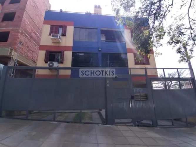 IMOBILIÁRIA SCHOTKIS VENDE EXCELENTE APARTAMENTO 02 DORMITÓRIOS DESOCUPADO, DE FRENTE, ÚNI