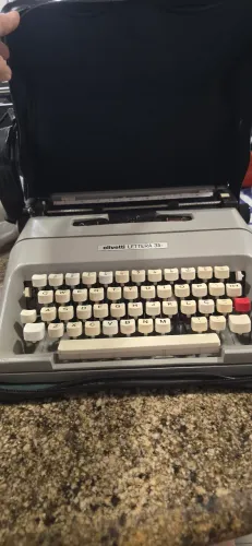 máquina de escrever Olivetti Lettera 35i (ou Lettera 35)