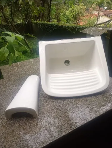 Tanque de lavar roupa Celite com coluna