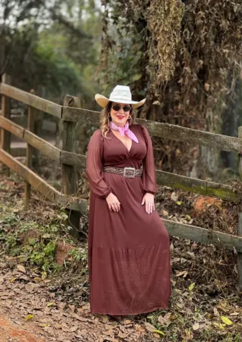 (TAM: GG) VESTIDO COUNTRY LONGO MARROM EM TULE