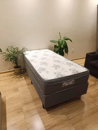 Cama de solteiro semi nova (entrega grátis)