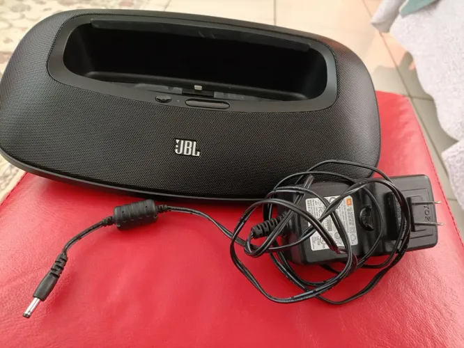 Caixa de som JBL DOCKESTATION compatível com dispositivos IOS