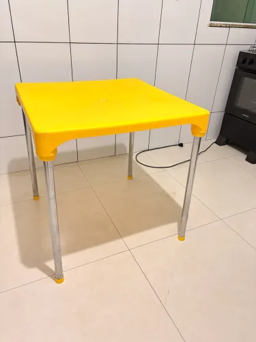 Mesa plástica demonstrável