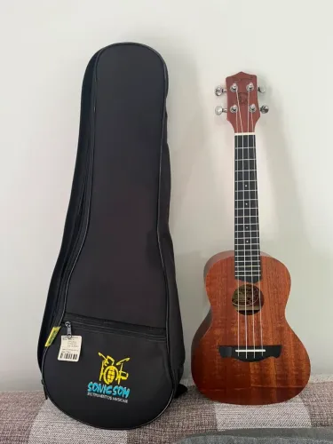 Vendo Ukulele Tagima 23K Concert + Bag