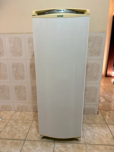 Vende-se geladeira cônsul facilite