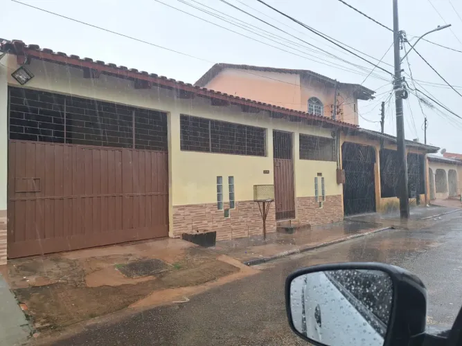 Casa com suíte e piscina perto da UFAC