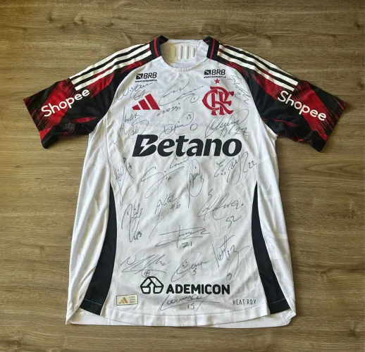 Camisa Flamengo preparada pra jogo autografada pelo elenco 2026
