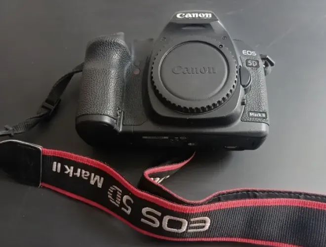 Câmera Canon EOS 5D Mark II (Corpo).