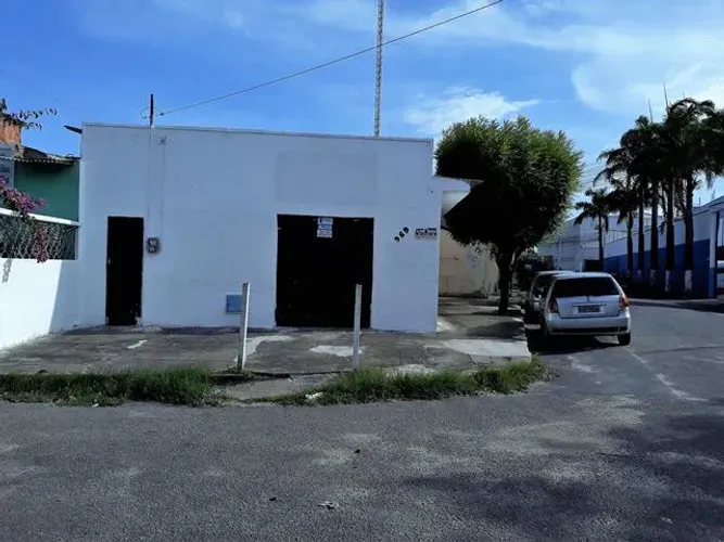 Ponto comercial de esquina, com 105m² entre as av. Alvaro Garrido e Hildebrando de Melo, p
