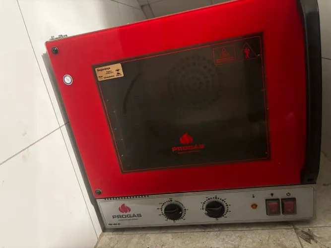 esse é um forno Progás Fast Oven Turbo Elétrico PRP-004 potência 2050W  
