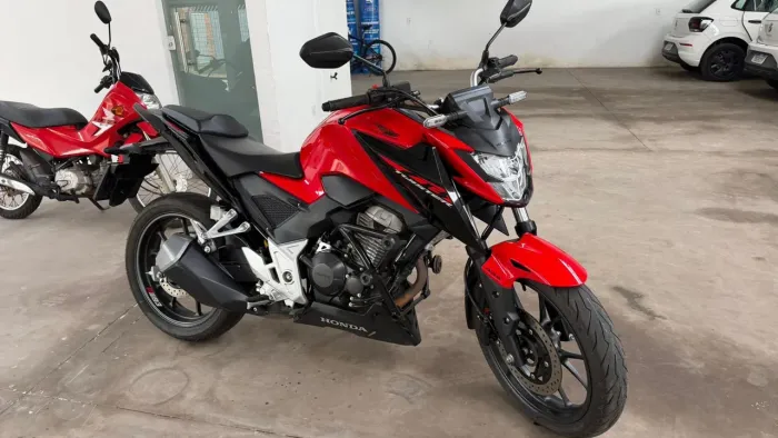 VEMDE-SE MOTO CbTwister300f
