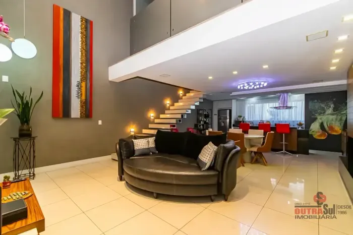 Casa de Alto Padrão no Xaxim  Sofisticação, Conforto e Espaços Integrados