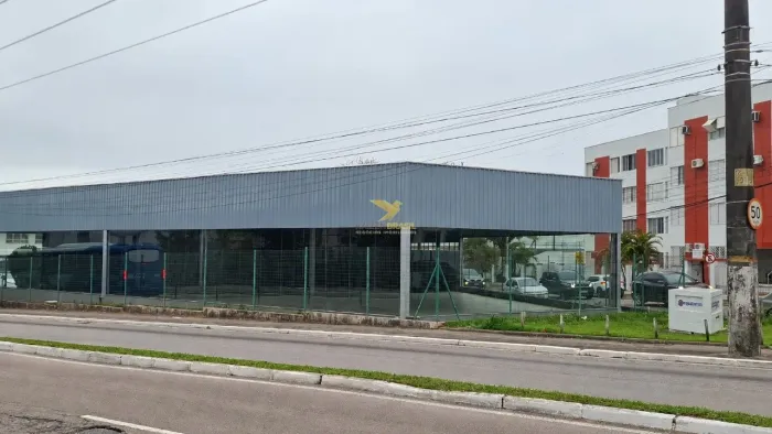 Galpão 750 m² para locação de esquina com fachada envidraçada - Capoeiras | Florianópolis