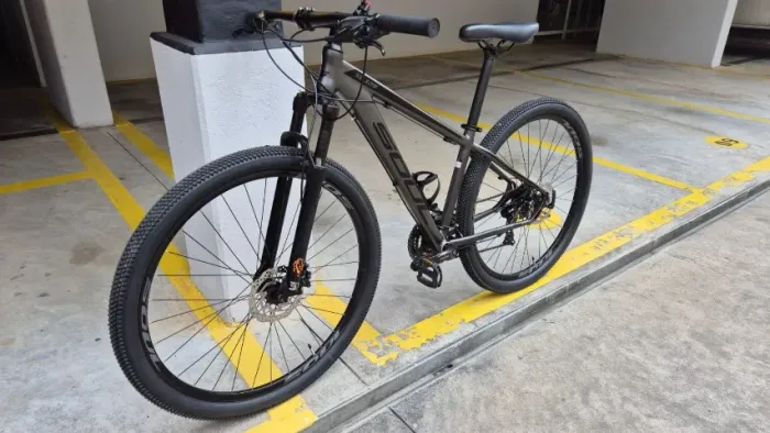Bicicleta MTB 29, 24 marchas, freios hidráulicos, 2 pneus novos, revisada