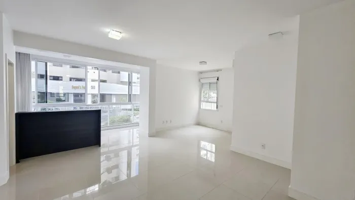 Apartamento para Venda em Florianópolis, Centro, 3 dormitórios, 3 suítes, 4 banheiros, 2 v