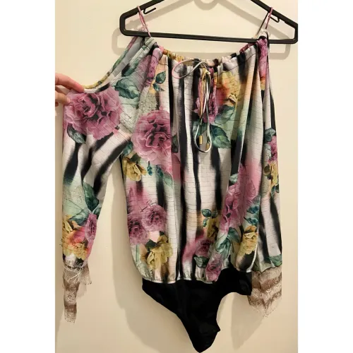 Body estampado lança perfume