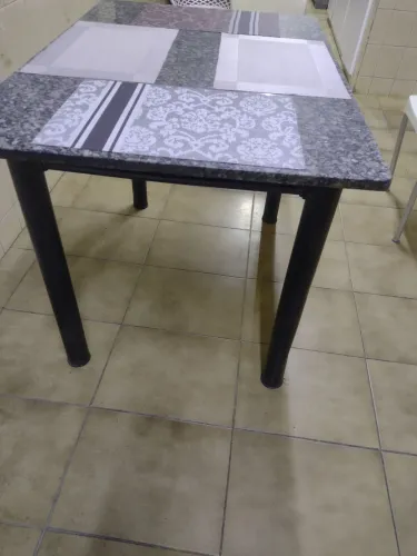 Mesa com tampo em pedra