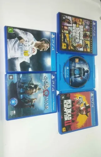 Play 4 Fat com 2 Dualshock original e 5 jogos mídia física.