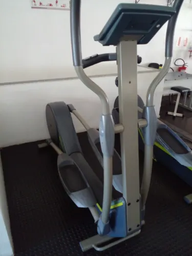 Elíptico Profissional Movement LX 140