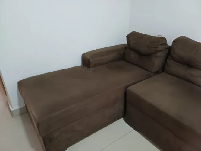 Sofá de Canto com Chaise Marrom em Suede, 3 Lugares