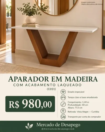 Aparador em madeira com tampo laqueado