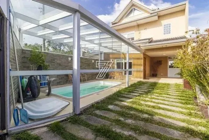 Sobrado a venda Guabirotuba com 232 m2 com 3 quartos 3 vagas garagem