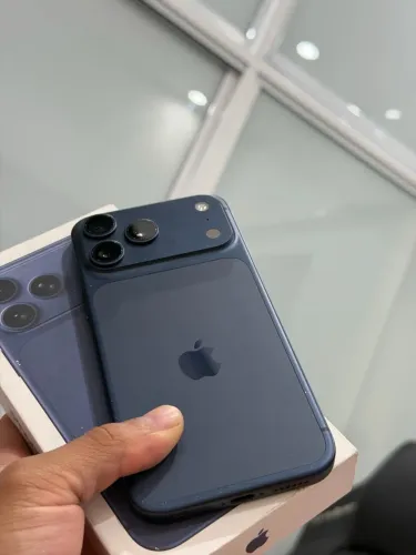 iPhone 17 Pro Max Azul - Bateria 100% - Garantia Apple até 02/2027 (Caixa