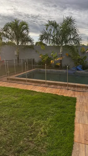 Cerca de piscina removível