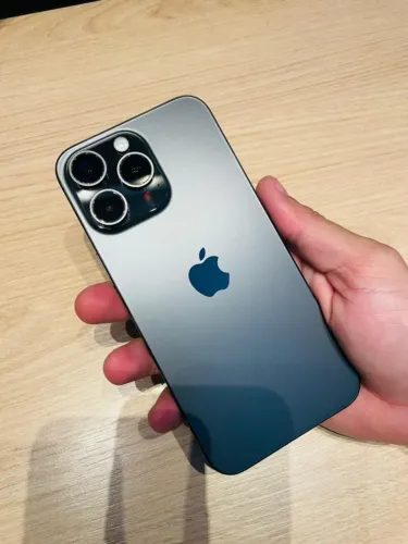 iPhone 15 Pro Max - 256GB | Muito Novo | R$ 4.500