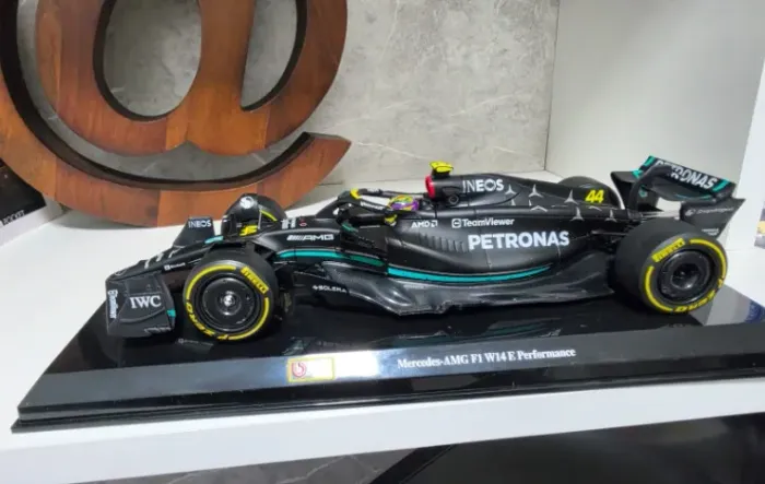 Miniatura F1 Mercedes 1:24