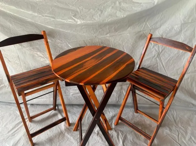 Conjunto de mesa e cadeira