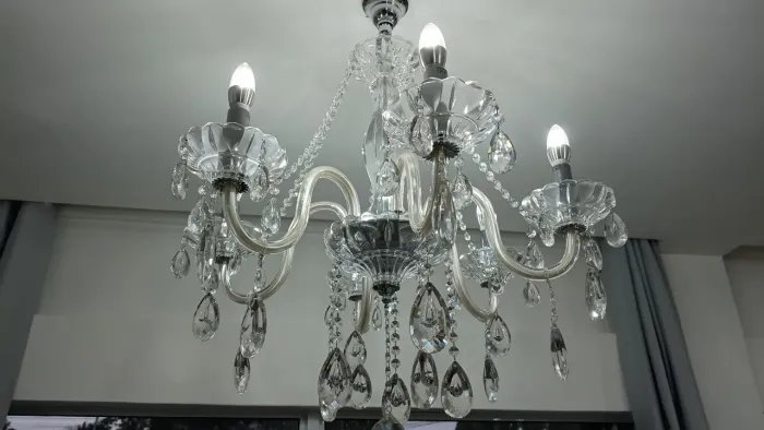 Lustre de cristal com 06 braços com cristal k09
