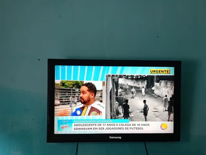 Tv Samsung 43 polegadas completa controle e pé funcionando tudo perfeitamente 