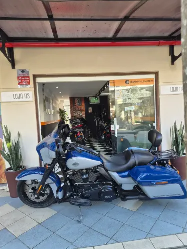 Harley Street Glide muito novinha