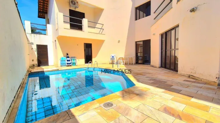 Casa em condomínio fechado na região da praia de Pernambuco no Guarujá!