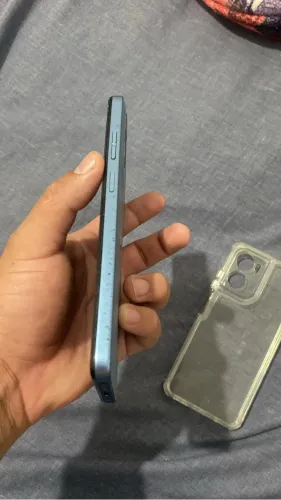 Celular semi novo 