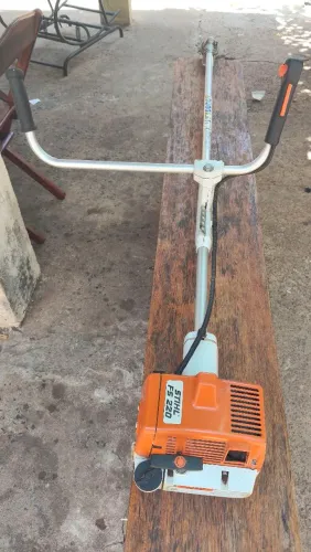 Roçadeira STIHL FS220