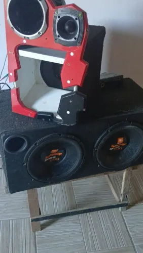 Som de mala de carro semi novo bem conservado * 