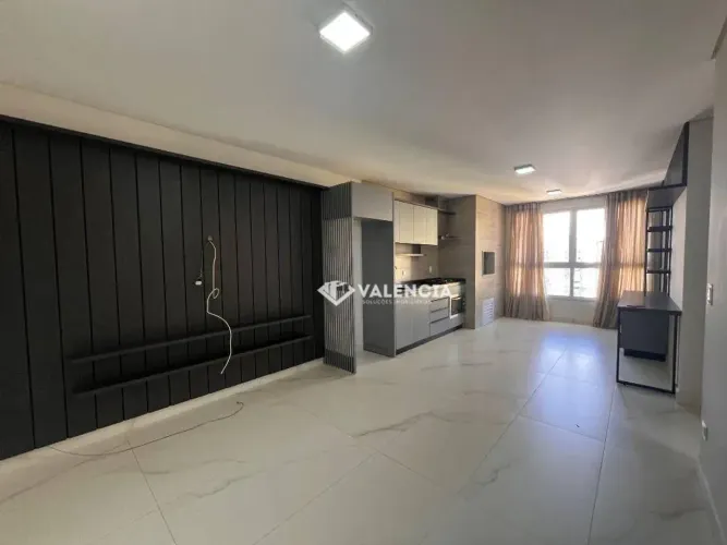 Apartamento Semi Mobiliado com 2 quartos para locacão por R$3.600,00 no Ed. Absolute - R. 