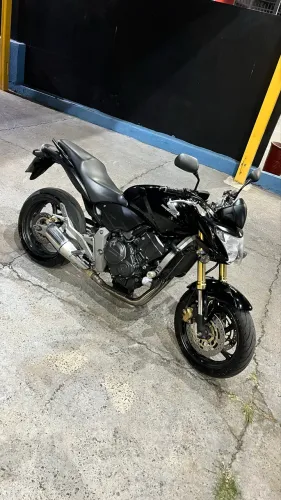 Vendo hornet muito nova