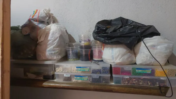 Mais de 6mil em materiais bijuterias ,pulseiras,brincos,colares etc..