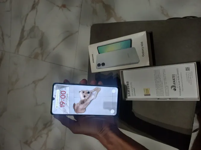 Celular Samsung A06 smartphone na caixa