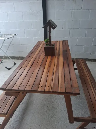 Mesa de churrasco que vira banco seminova comprimento 1.50 largura 61.valor 700,00